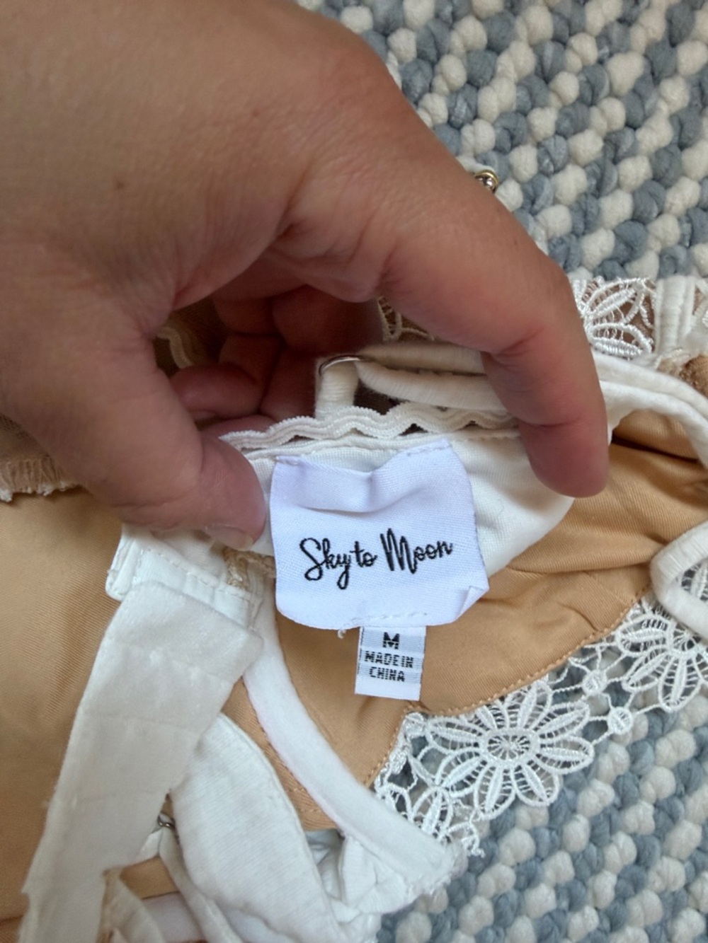 Sky to moon white lace bodysuit - Picture 3 of 3